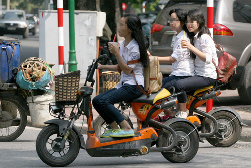 Khuất Việt Hùng; xe đạp điện; ATGT