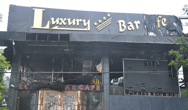 cháy; hỏa hoạn; quán bar; Luxury