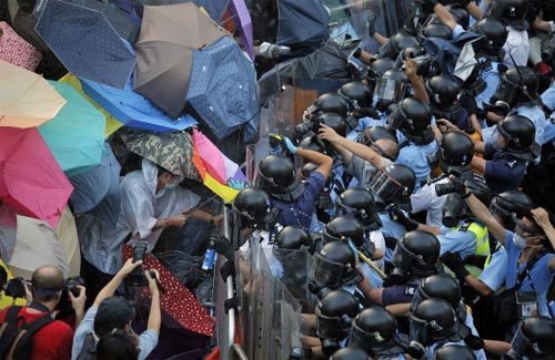 Hongkong, biểu tình, vũ khí, tự vệ