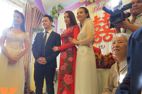 20141026103757-v8.jpg