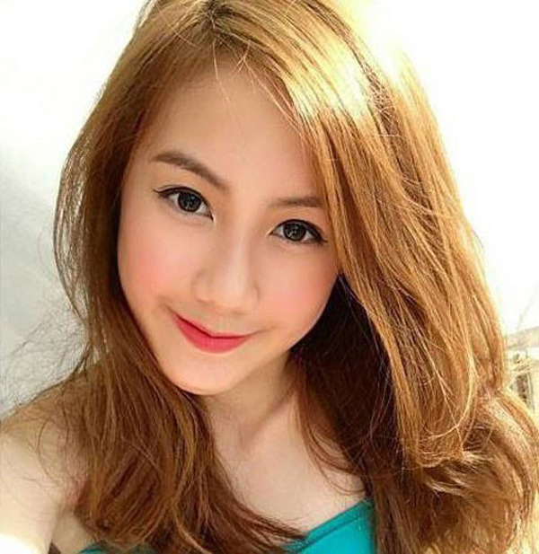 Ng M Nhan S C Tuy T Tr N C A Hot Girl L O