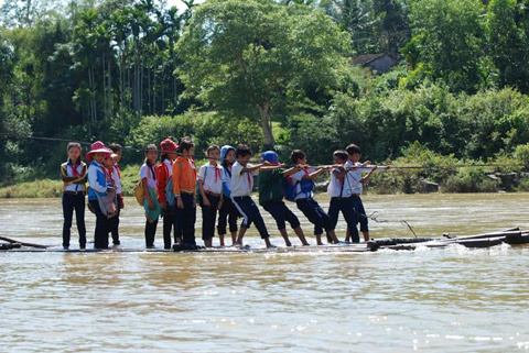 Quảng Ngãi, học sinh, qua sông, bè