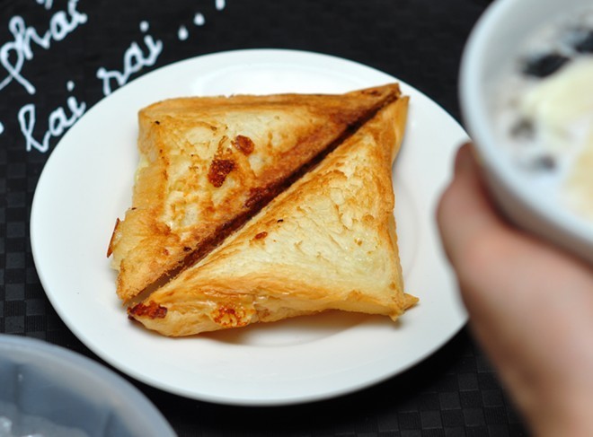 quà vặt, Hà Nội, bánh xèo, bánh bao chiên, bánh bạch tuộc nướng, bánh căn, bánh kẹp phô mai quà vặt, Hà Nội, bánh xèo, bánh bao chiên, bánh bạch tuộc nướng, bánh căn, bánh kẹp phô mai