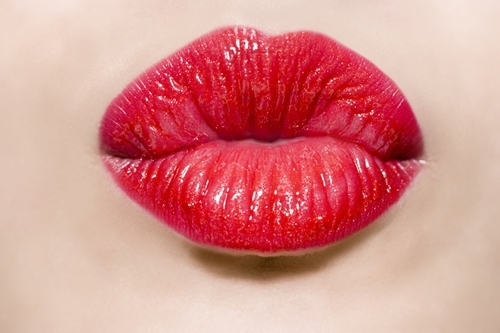 20141117165043-lips-kiss.jpg