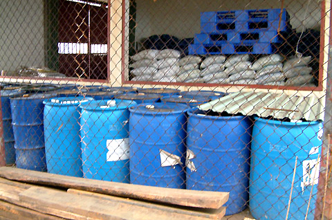 Một góc kho chứa hóa chất tại nhà máy khai thác vàng Bồng Miêu, Quảng Nam