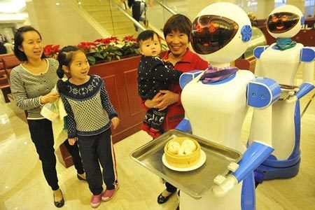 Nhà hàng toàn robot phục vụ