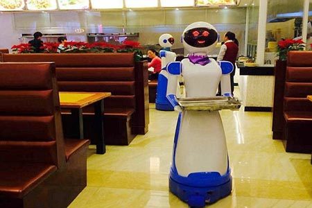 Nhà hàng toàn robot phục vụ