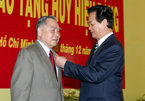 Trao huy hiệu 55 năm tuổi Đảng cho nguyên Thủ tướng Phan Văn Khải