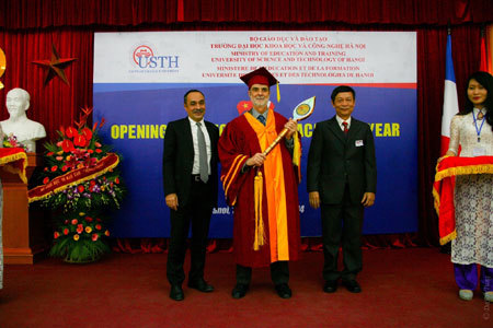 ĐH Việt Pháp, ĐH Khoa học và Công nghệ Hà Nội, đẳng cấp quốc tế, khai giảng, hiệu trưởng
