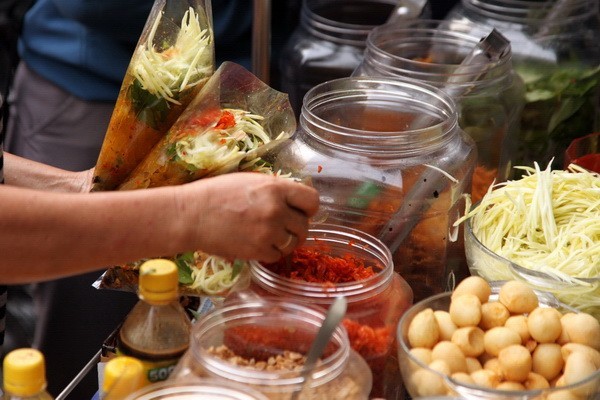 Ngất ngây với 7 khu phố ẩm thực tuyệt vời của Sài Gòn