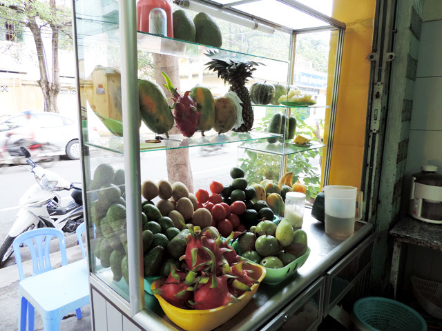 Thưởng thức chè trái cây Nha Trang