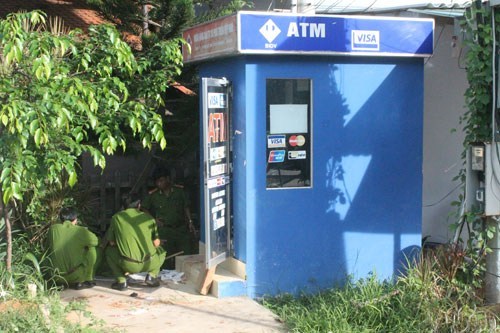 Dùng máy hàn, cắt phá ATM cướp tiền tỷ