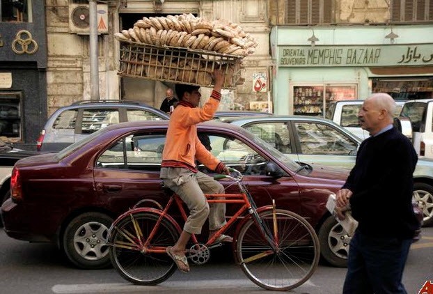 qua đường, sang đường, khách du lịch qua đường, sang đường, khách du lịch