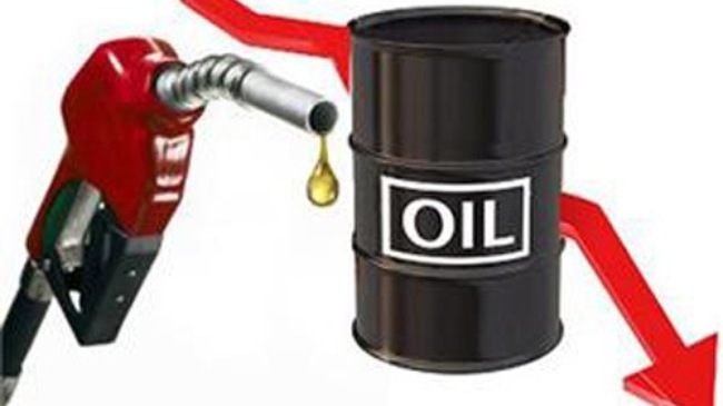 Giá dầu thô đang xuống, xăng dầu Việt Nam lại chực tăng thuế, giá?