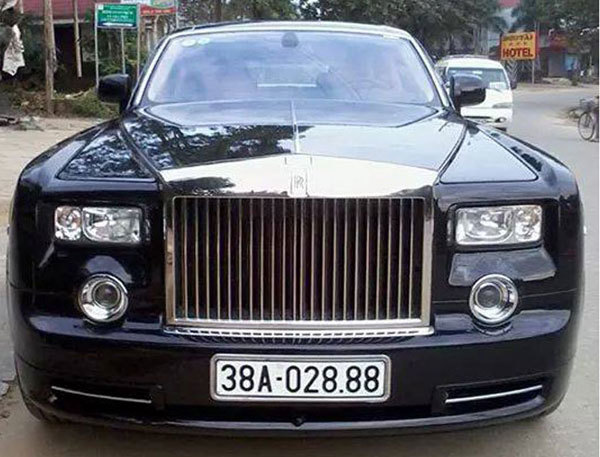 Tay chơi Hà Tĩnh: Đủ bộ siêu xe Roll Roys, Bentley biển đẹp