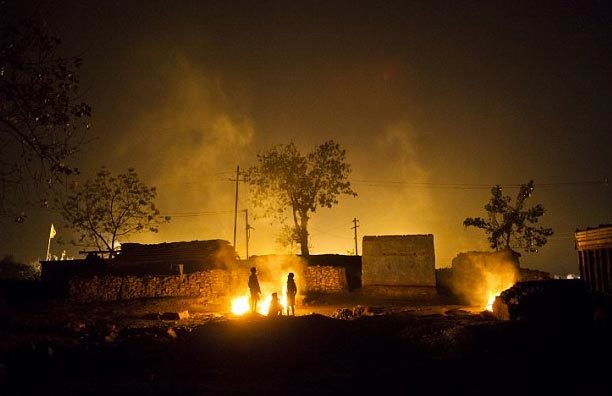 thị trấn, kỳ lạ, Ấn Độ, bị thiêu đốt, 99 năm