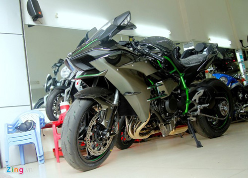 Kawasaki Ninja H2 2019 mạnh 231 mã lực đối đầu Ducati Panigale V4