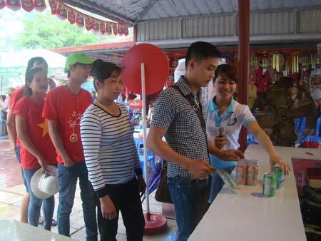 Gian hàng Đại Việt hút khách ở Lễ hội Đền Hùng