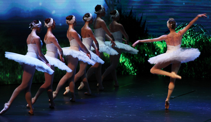Khoảnh khắc đẹp của vở ballet 'Hồ Thiên Nga' tại Việt Nam