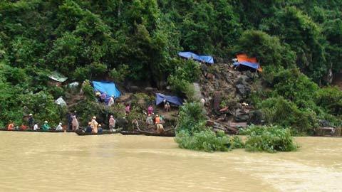 Thủ tướng: Huy động mỳ tôm cứu dân vùng lũ