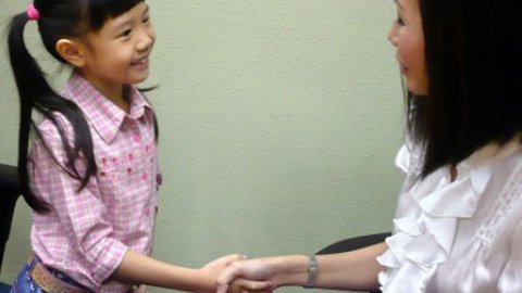 Rộ mốt trẻ em đi học nghi thức xã giao