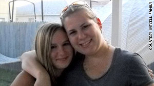 Nữ sinh 13 tuổi tự sát vì lộ ảnh nude