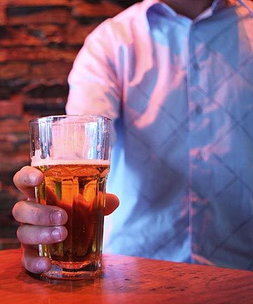 Đi du học, sinh viên uống nhiều rượu hơn