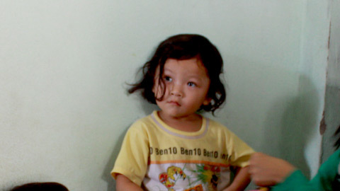 Thâm nhập nhà bảo mẫu hành hạ bé 3 tuổi