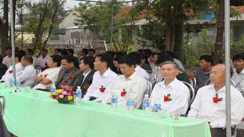 Tặng trạm xá cho xã Quỳnh Thuận