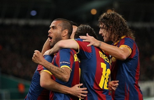 Pedro và Messi tỏa sáng, Barca giành ngôi đầu bảng D