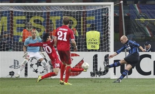 Thắng tối thiểu, Inter lọt vào vòng knock out