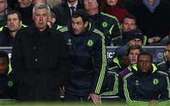 Stamford Bridge chưa yên tĩnh