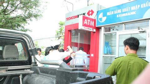 Phá ATM ngân hàng lấy hơn 1 tỷ