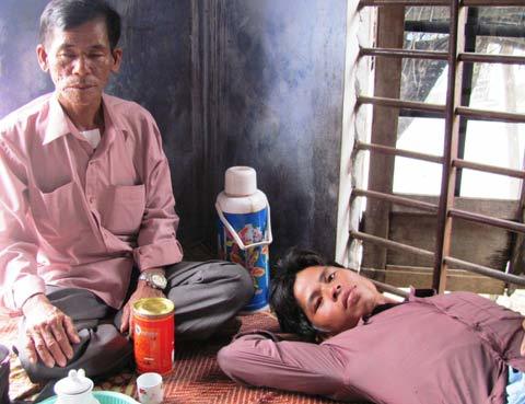 Tàu cá bị đâm kinh hoàng, 8 người gặp nạn