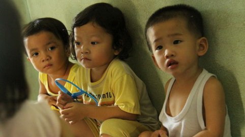 Thử lí giải tội phạm bạo hành trẻ em