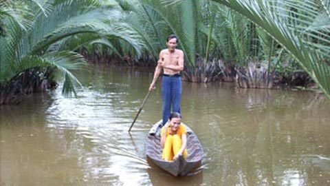 Về Đất Mũi nghe người dân nói chuyện alô