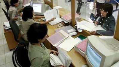 Không sống bằng lương, công chức phất lên nhờ