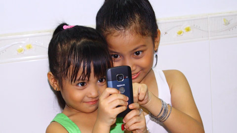 Lần đầu tiên có máy điện thoại dành cho trẻ em