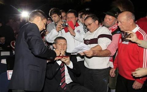 Đại gia vỡ mộng vì Schweinsteiger