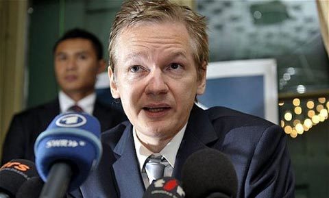 Chủ WikiLeaks ra 