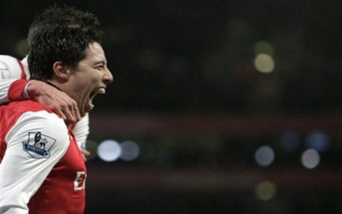 Bồ Nani chụp ảnh ngực trần