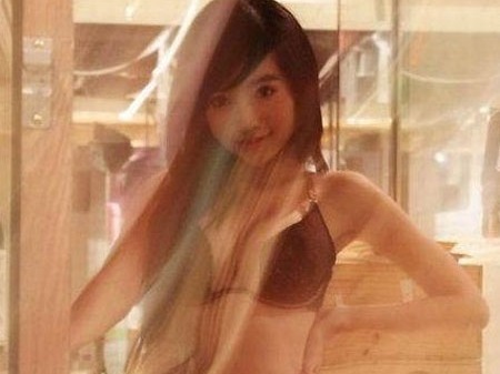 Elly Trần khoe vòng một nóng bỏng