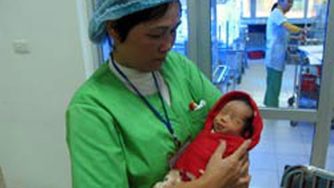 Nữ sinh lớp 10 đẻ con rồi đem cho