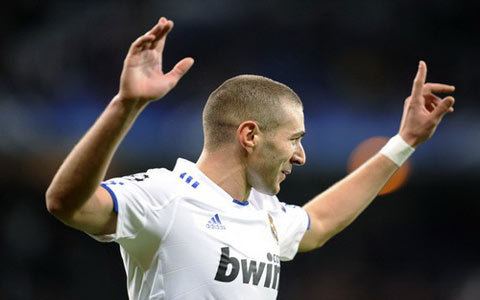 Benzema lập hat-trick, Real thắng đậm Auxerre