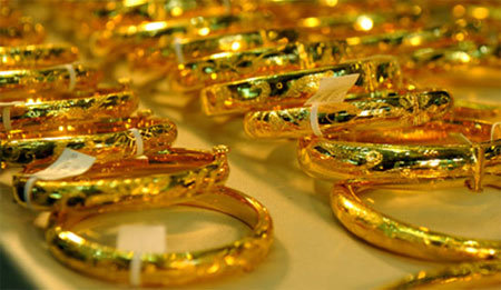 Vàng, USD tiếp tục rụng như sung