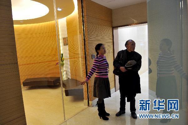 Muốn đi vệ sinh, phải có thẻ VIP