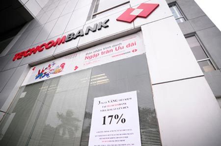 Phản ứng với thông tin, nhìn từ “vụ” Techcombank