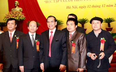 Bỏ tư tưởng cầm chừng, hoài nghi cuộc vận động học Bác