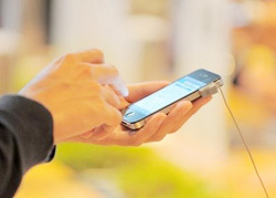 Bạn gái “ảo” qua iPhone