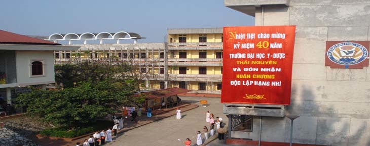 Rộ tin đồn 2 hoa khôi bị làm nhục?